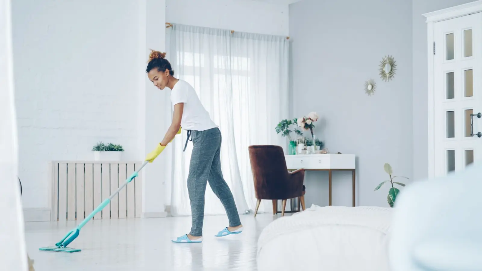 Cleaning an empty home before handover